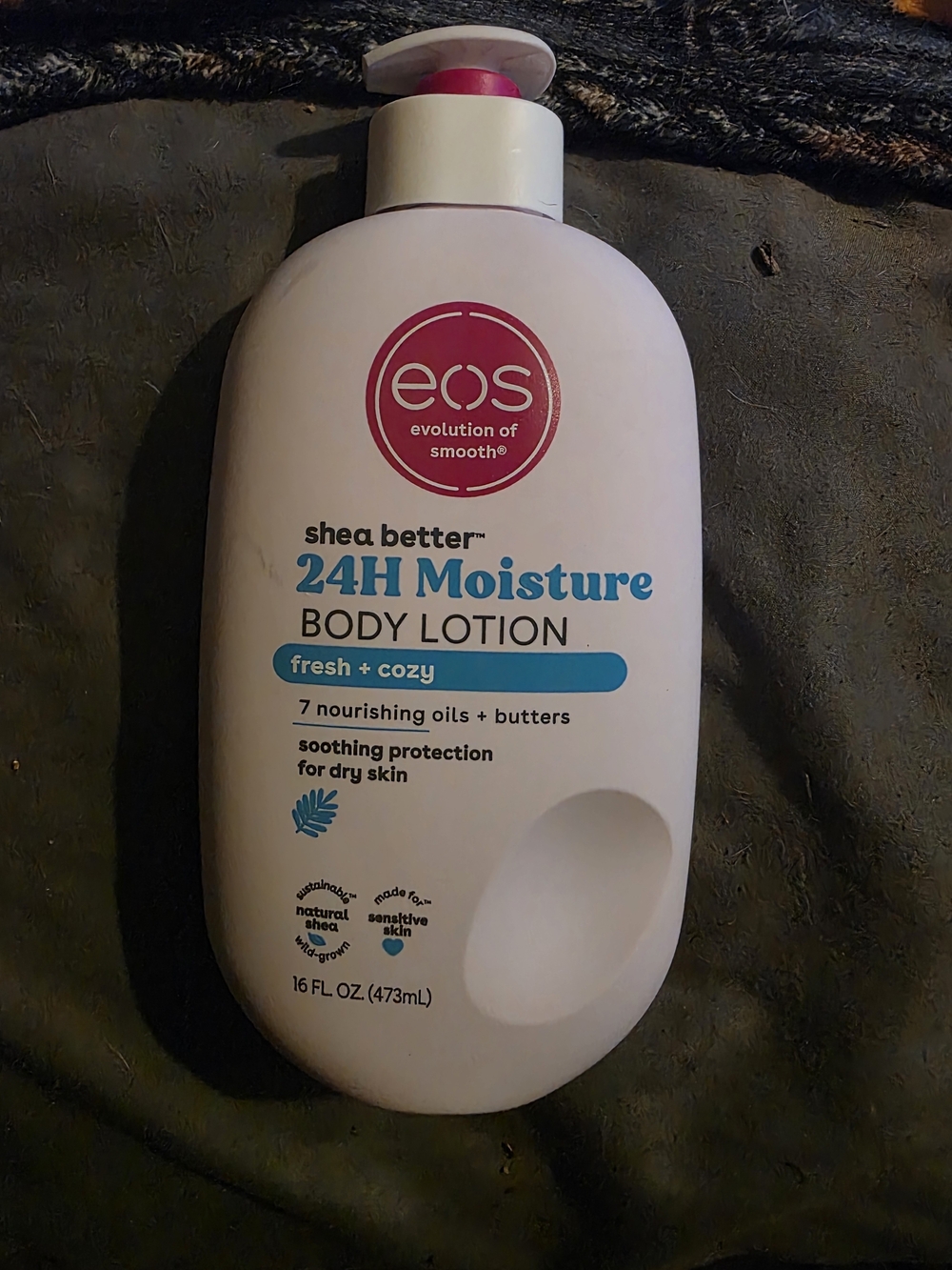 eos Shea Better 24H Moisture Body Lotion - Fresh + Cozy (White)